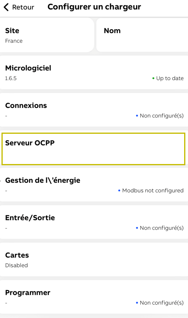 Écran Configurer un chargeur TerraConfig avec les menus Connexions et Serveur OCPP